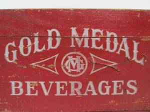 lot 253 image: Vintage GOLD MEDAL Beverages Advertising Soda Crate