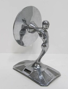 lot 271 image: Original 1930s Deco Chrome Figural Spare Tire Rearview Mirror 