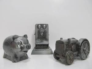 lot 274 image: Lot of 3 NOS Banthrico 1974 Metal Coin Banks - Pig, Old Telephone & Tractor