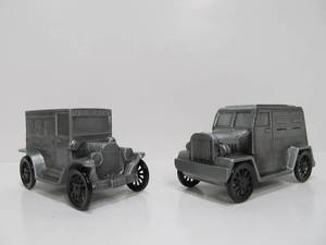 lot 276 image: Pair of NOS Banthrico 1974 Metal Coin Banks - Mail Truck & Armored Car