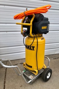 lot 6 image: Working DEWALT 15 Gallon 200psi Air Compressor
