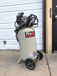 lot 7 image: Working Devilbiss PRO AIR 125psi Air Compressor