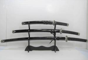 lot 326 image: Set of 3 Samurai Swords wStand