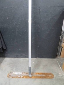 lot 7 image: ANVIL ROUND END FINISHING TROWL