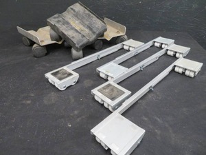 lot 22 image: MOVING DOLLIE  SLED DOLLY