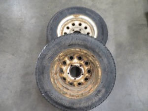 lot 26 image: 2 TRAILER TIRES
