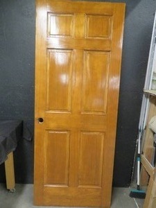lot 41 image: 3 PANEL SOLID PINE DOOR