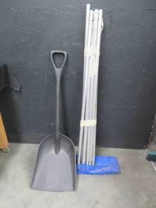lot 42 image: AVALANCHE SNOW REMOVAL SYSTEM ROOF RAKE  BULLY TOOL SHOVEL