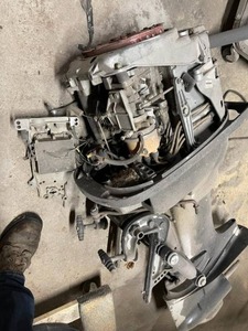 lot 16 image: MERCURY 65 HORSE FOR PARTS OR REPAIR.