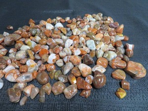 lot 49 image: AGATES