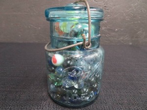 lot 50 image: VINTAGE MARBLES IN BLUE BALL JAR WITH LID