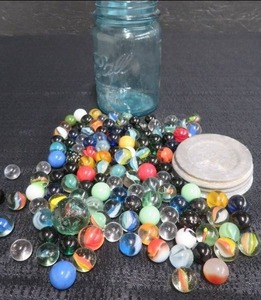 lot 55 image: VINTAGE MARBLES