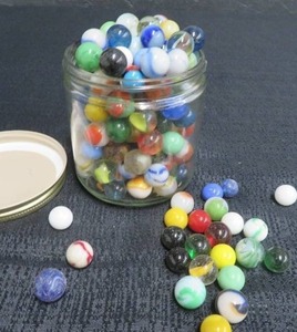 lot 56 image: VINTAGE MARBLES