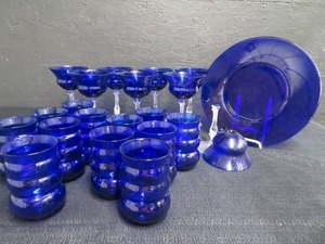 lot 60 image: COBALTROYAL BLUE VINTAGE GLASSWARE