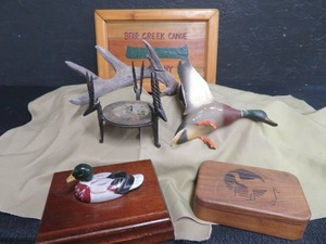 lot 69 image: VINTAGE WILDLIFE DECOR AND BOXES