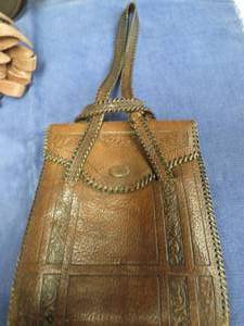 lot 83 image: VINTAGE HATS AND VARIETY OF SMALL PURSES