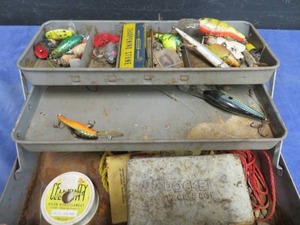 lot 99 image: VINTAGE TACKLE BOX WITH VINTAGE LURES