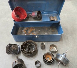 lot 104 image: VINTAGE METAL TOOL BOX & MORE