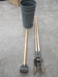 lot 137 image: STURDY CRAFTSMAN POST HOLE DIGGER, HEAVY STEEL OVERSIZED MALLET