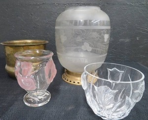 lot 140 image: BRASS POT, VINTAGE LIGHT FIXTURE, HEAVY GLASS VASES