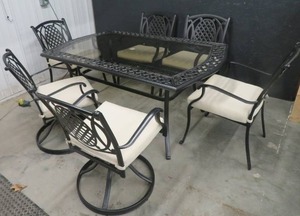 lot 0B image: OUTDOOR PATIO SET