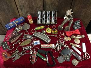 lot 26 image: Vintage Harmonica - Key Chains - Coin Changer - Gadgets - Redskins Chewing Gum