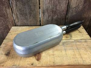 lot 52 image: Vintage Super Maid Cookware 10 Cast Aluminum Hinged Pan