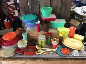 lot 53 image: Group Vintage Tupperware including the Pickle Keeper