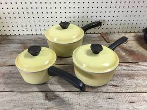 lot 55 image: Vintage Club Cast Aluminum 6pc Pot Set