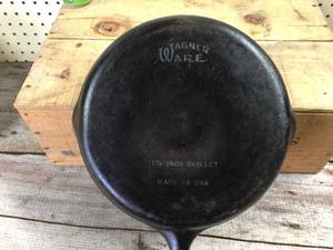 lot 57 image: Wagner Ware #10 Cast Iron Skillet