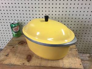 lot 58 image: Large Club Cast Aluminum Roaster