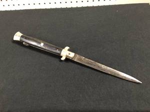 lot 73 image: Vintage Horn Handle Stiletto Style Folding Knife
