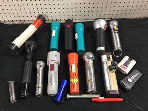 lot 76 image: Vintage Flashlights