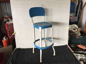 lot 82 image: Vintage Cosco Blue & White Stool