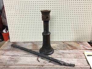 lot 111 image: Vintage i.L. & B. Co. House Jack