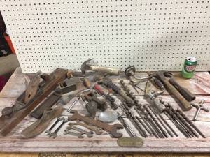 lot 116 image: Group Antique Tools