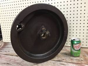 lot 122 image: Antique IHC International Harvester CO. Hit-Miss Engine Flywheel