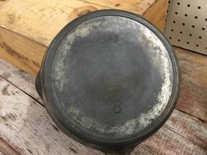 lot 130 image: Unmarked Griswold No. 8 Cast Iron Skillet