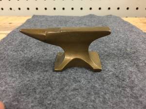 lot 137 image: Small BrassJewelers Anvil
