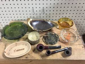 lot 144 image: Vintage Collectable Ashtrays - Pipes