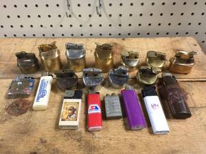 lot 147 image: Vintage Lighters - Parts