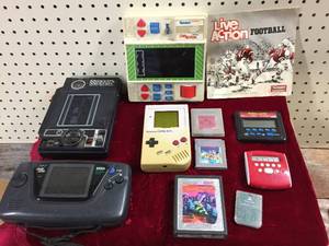 lot 193 image: Vintage Handheld Video Games - Game Boy