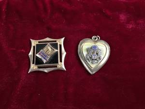 lot 200 image: Gold Pin & Military Locket