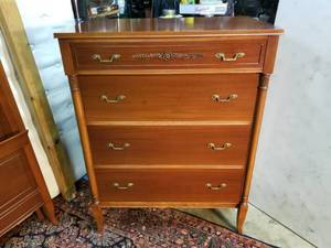 lot 2 image: Fabulous RWAY Furniture Mid Century Mahogany Full Size Bed Set