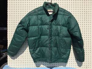 lot 80 image: Mens Cabelas Premium Northern Goose Down Jacket