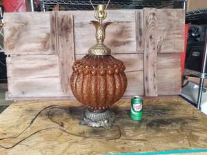 lot 199 image: Vintage Globe Amber Glass FunKadelic Lamp