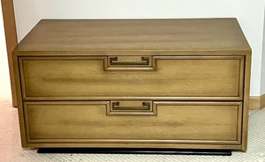 lot 3 image: Mid Century American of Martinsville Low Chest