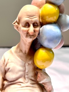 lot 21 image: Capodimonte Balloon Seller Figurine