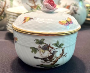 lot 7 image: Herend Rothschild Bird China Dishes