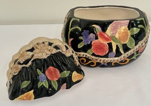 lot 57 image: Pretty Purse Shaped Cookie Jar
